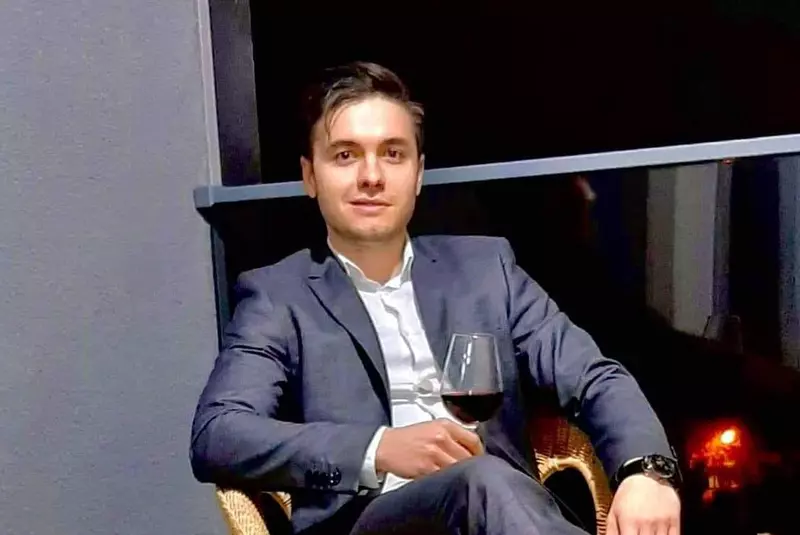 Cine este Albert Oprea de la Survivor?