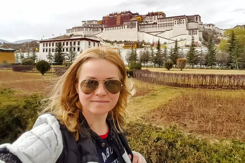 dana-mladin-la-aeroport