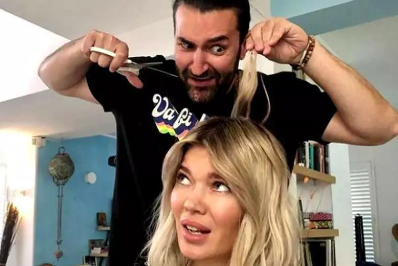 gina-pistol-a-nascut-mesaj-video-smiley-698122