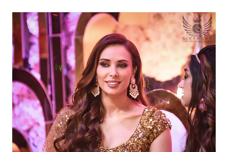 Iulia-Vantur-intre-dorul-de-casa-si-viata-de-superstar-din-India-