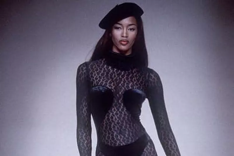 naomi-campbell-a-nascut-la-50-de-ani