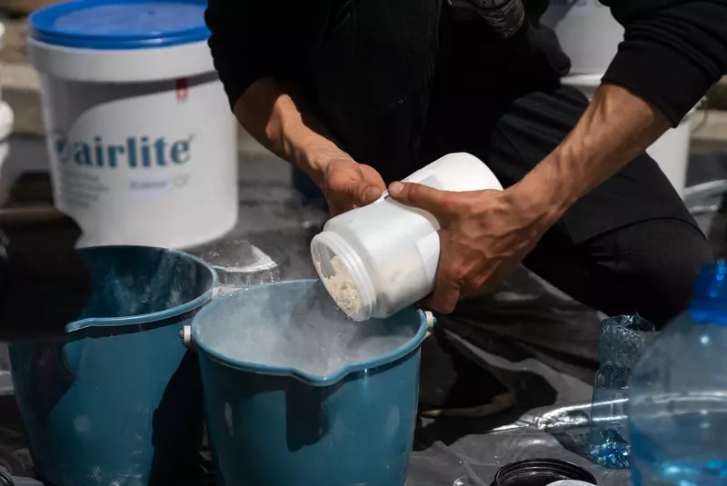 obie-platon-a-creat-un-mural-pentru-romanian-design-week