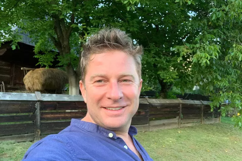 Pavel Bartoș prezintă Masked Singer