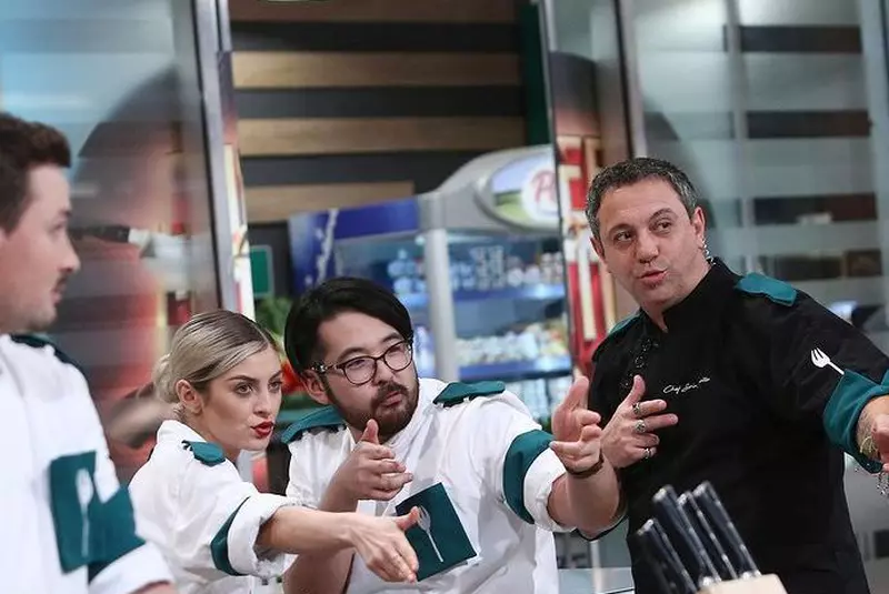 cine-este-iubitul-elenei-matei-de-la-chefi-la-cutite-2021