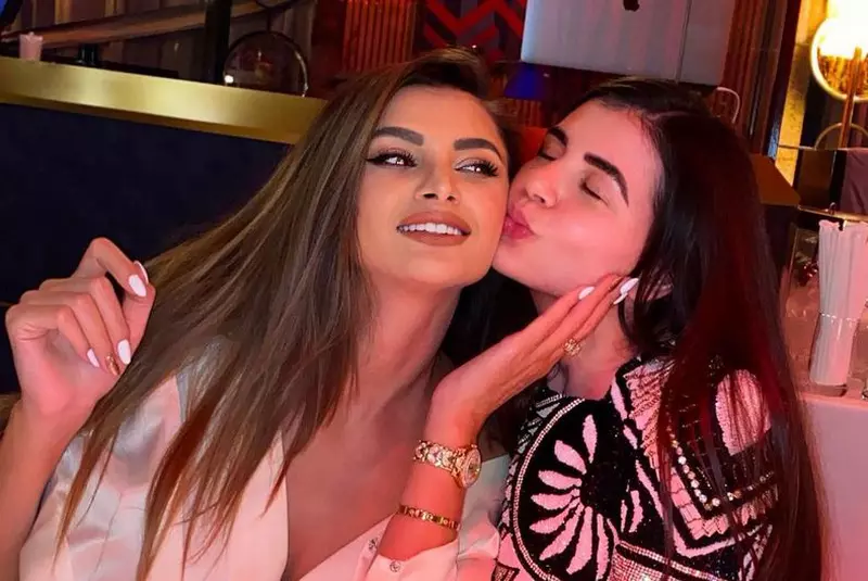 Monica-Gabor-promisiune-mr-pink-1