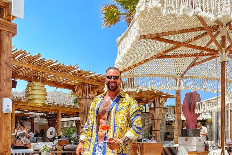 alex-bodi-bianca-dragusanu-santorini-1