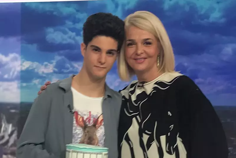 Adrian-Enache-si-Iuliana-Marciuc-si-fiul-lor-intro