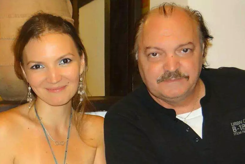 4f72c15fb11fb_57651-4