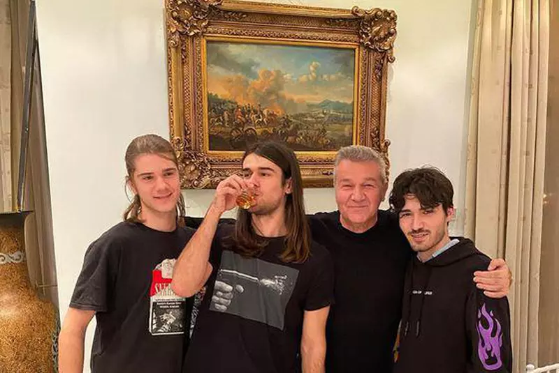 cum-arata-baietii-lui-Dan-Bittman-9