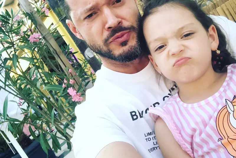 victor-slav-petrece-craciunul-8