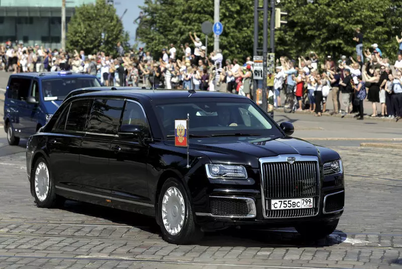 Masina Aurus Senat Vladimir Putin