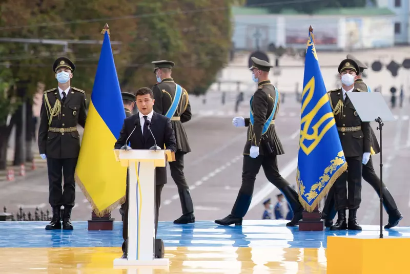 Ukraine’s president visits eastern front