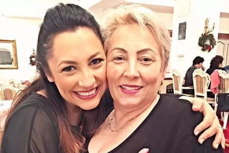 Andra si mama ei