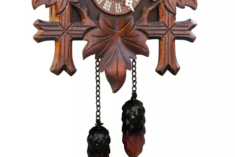 A,Woman’s,Hand,Is,Holding,A,Bouquet,Of,Dead,Flowers