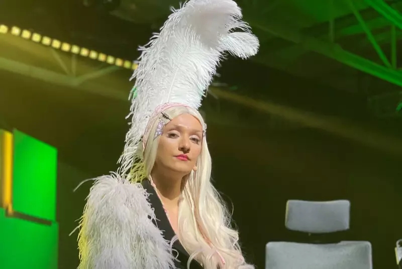 bruja-one-true-singer