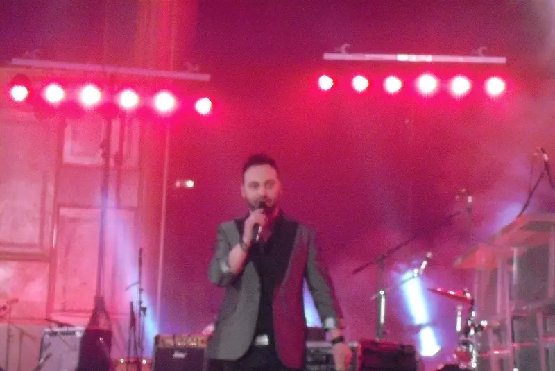 251729_153391864729692_204019_n