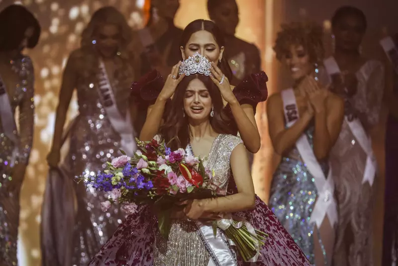 NY: Miss Universe Harnaaz Sandhu of India visits the Empire State Building