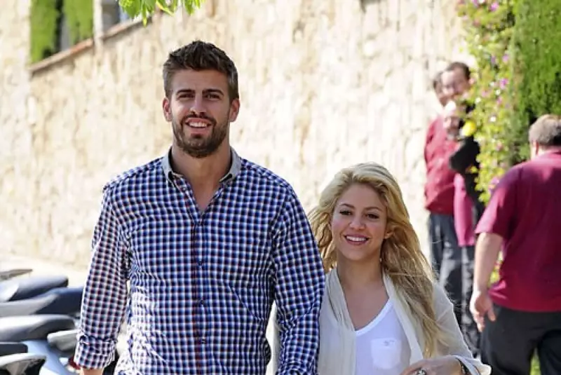 Pique si noua sa iubita