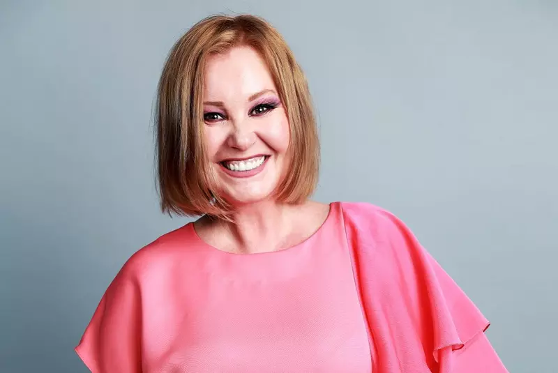 sunt-celebru-scoate-ma-de-aici-2