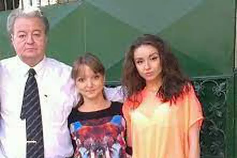 VADIM TUDOR SI FIICELE SALE