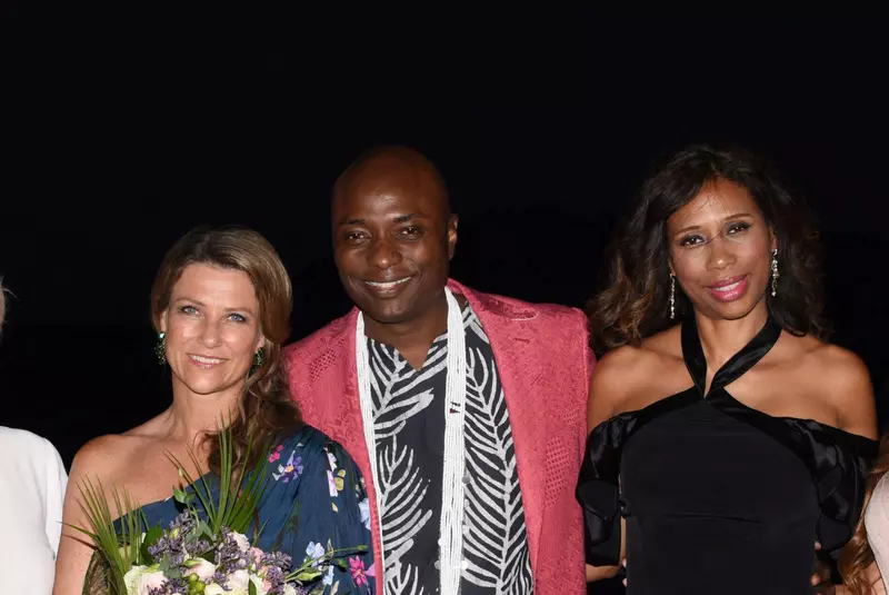 printesa-martha-louise-a-norvegiei-a-renuntat-la-indatoririle-regale4-copy