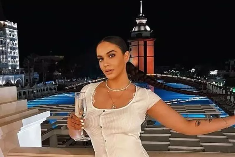 floricica dansatoarea si betty sala