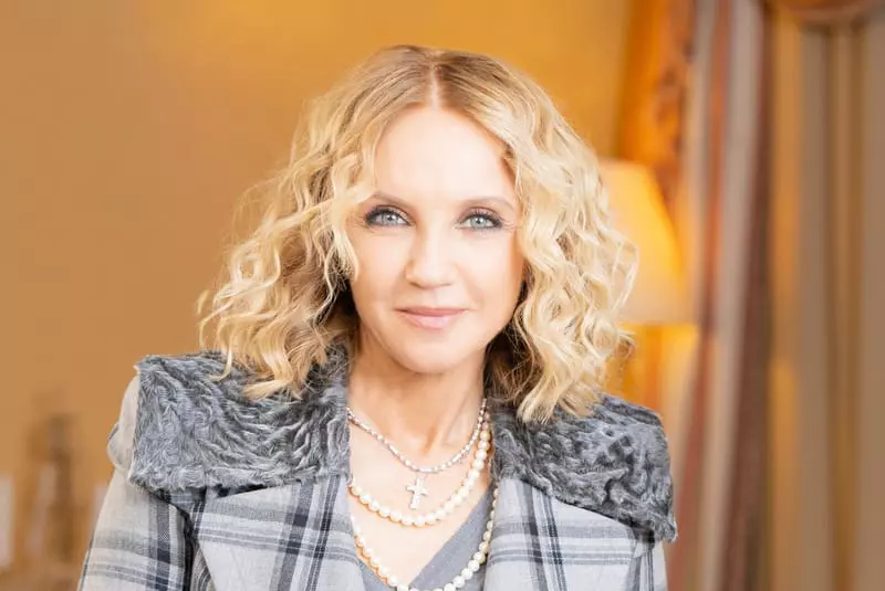 CAMELIA SUCUCAMELIA SUCU