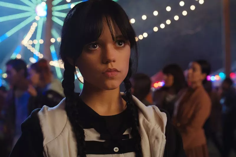 221117172239-02-look-of-the-week-gothic-super-tease