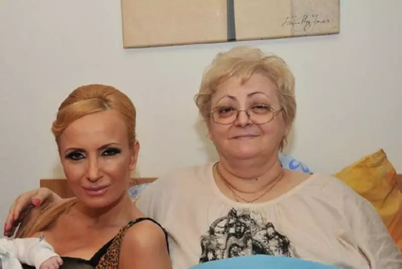 daniela gyorfi si mama sa