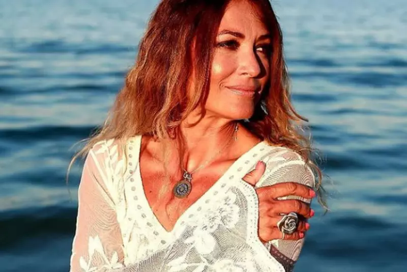 anca-turcasiu-imaginea-perfectiunii-la-52-de-ani-vedeta-si-a-surprins-fanii-cu-o-fotografie-in-lenjerie_size24