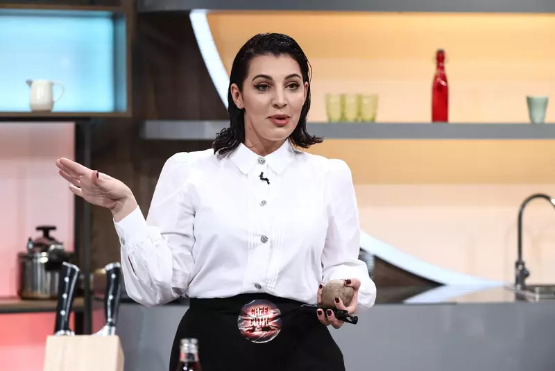 amalia mihart chefi la cutite