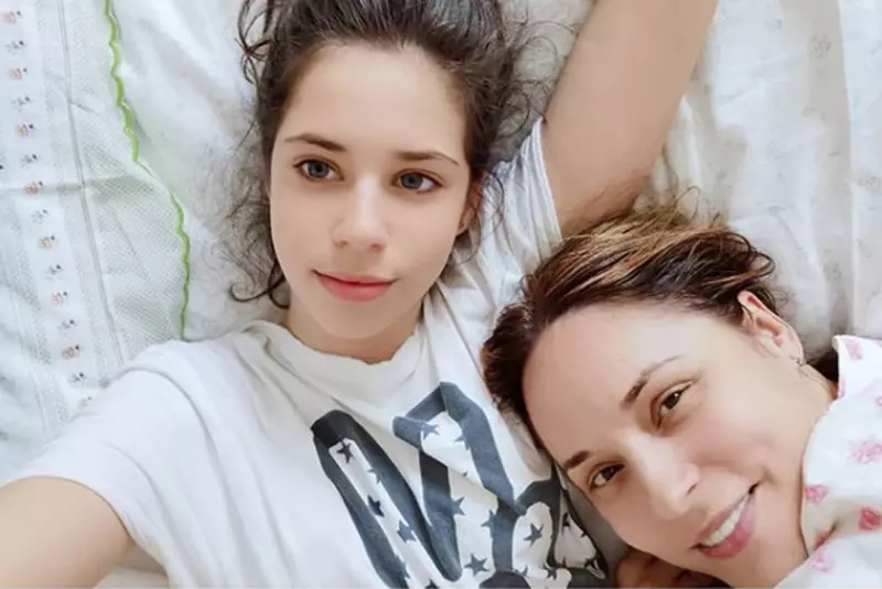 andreea-marin-si-ana-violeta-sedinta-foto-mama-fiica-o-pretioasa-amintire-pentru-noi_3_size24