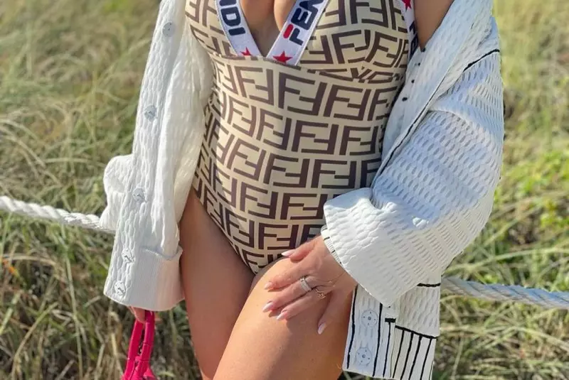 https___www.cancan.ro_wp-content_uploads_2020_01_loredana-groza-costum-de-baie-hp-1280×720-1