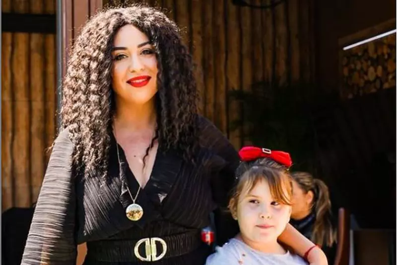 oana-roman-are-aparitii-senzationale.-iata-cum-a-atras-atentia-la-cel-mai-asteptat-botez-din-showbiz1