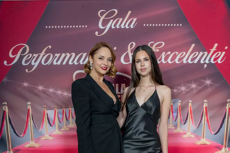 Andreea Marin si violeta