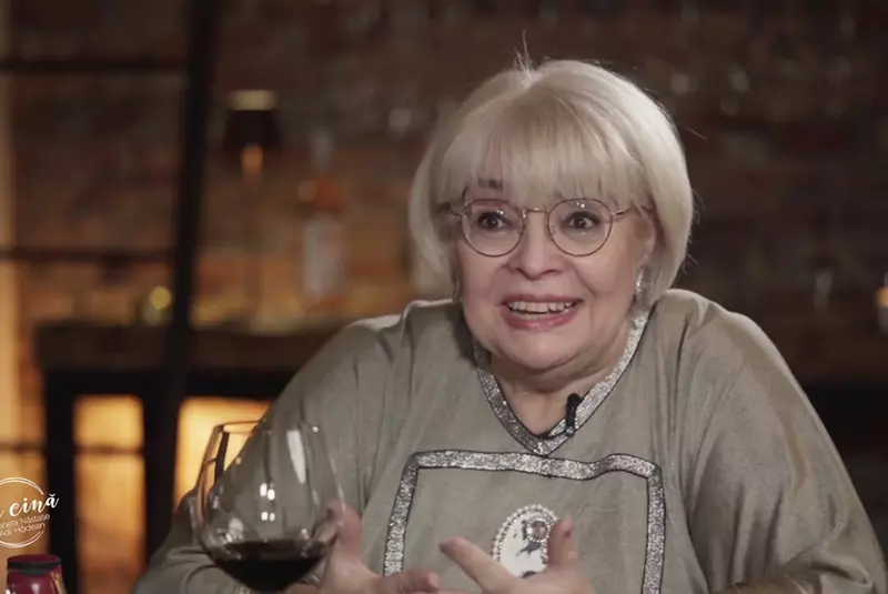 oana_square-e1643412121517