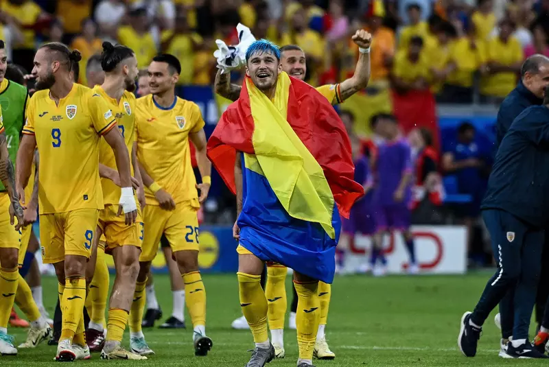26.06.2024, xpsx, UEFA Euro 2024 Vorrunde, Slowakei – Rumänien v.l. jubel nach dem Spiel Achtelfinale Ianis Hagi (Rumäni