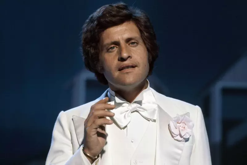 1422801-photo-prise-en-1979-a-l-hotel-cosmos-de-moscou-du-chanteur-franco-americain-joe-dassin
