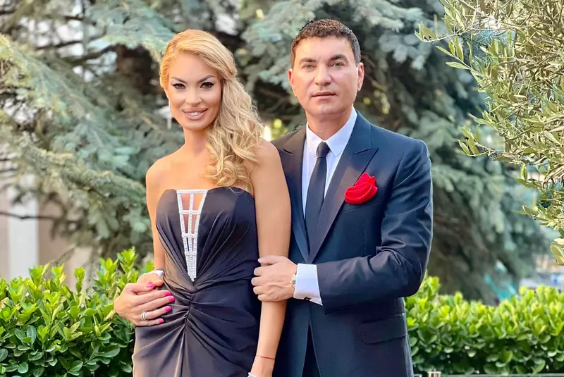 valentina pelinel 329