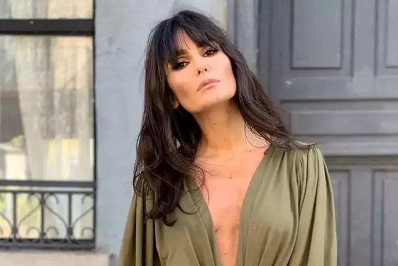 Dana-Budeanu-aparitie-indrazneata-pe-internet.-Cum-s-a-fotografiat-vedeta-spre-fericirea-fanilor-14