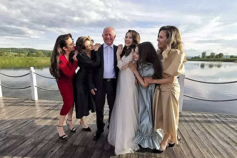 0d038f8d054ce337e740381e1a6136e2