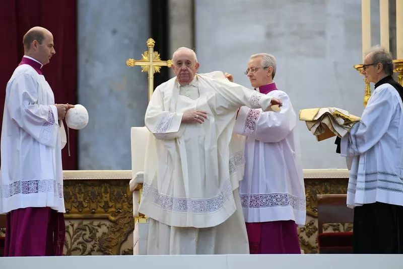 Pope Francis and new cardinals visit Pope Benedict XVI at the Vatican / Photo 2022