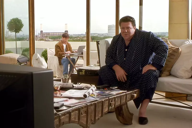 Celebrities salute James Burrows in a comedy sketch during the TV special „All-Star Tribute to James Burrows”