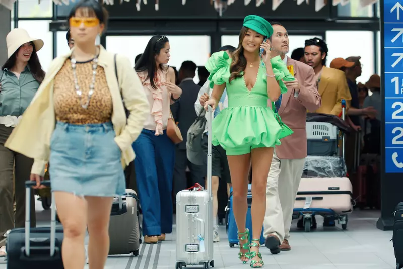 Emily_in_Paris_n_S5_16_27_18R