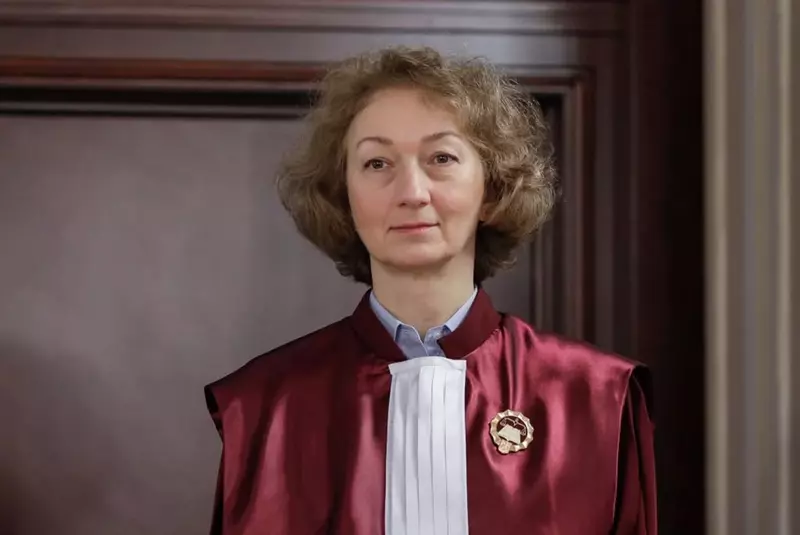 Simina Tănăsescu0