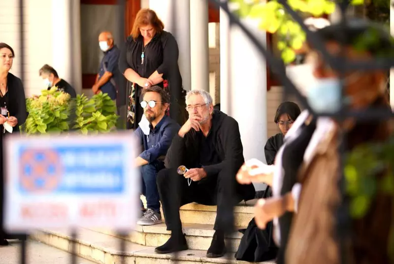 Marcel Iures la inmormantarea lui Ion Caramitru