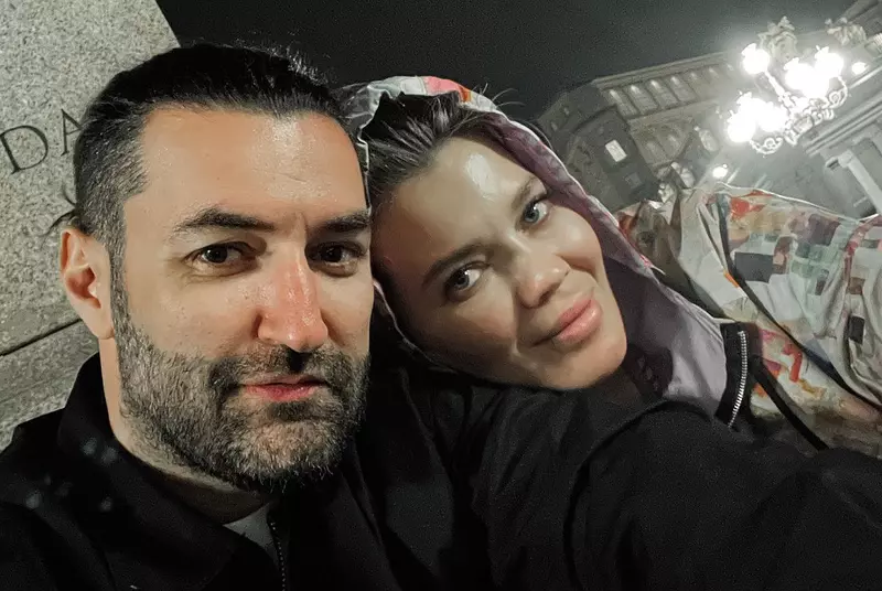 Gina Pistol a împlinit 42 de ani. Prezentatoarea de la "Chefi la Cuțite" a împodobit bradul cu micuța Josephine. Imagini emoționante filmate de Smiley
