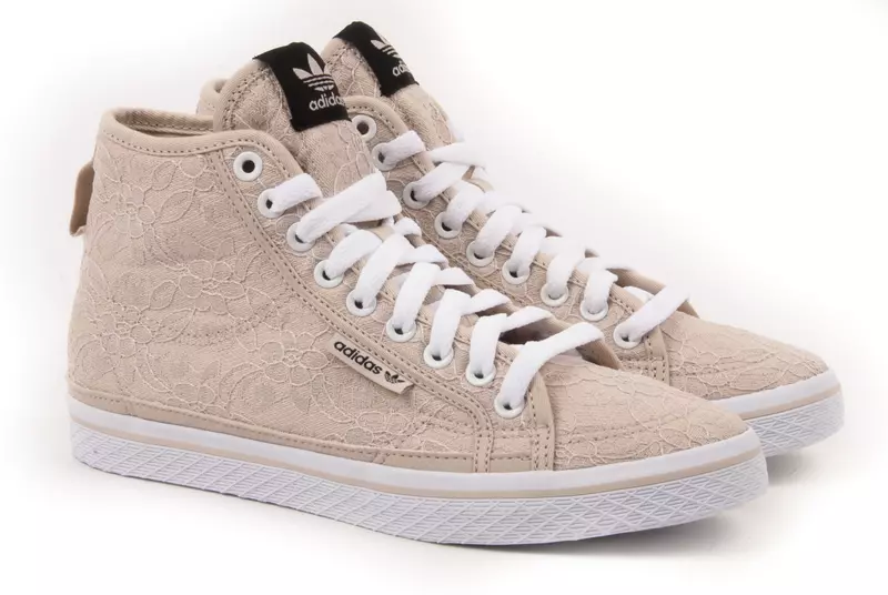 Tenesi de la Adidas -Pret 328 lei