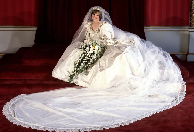 Princess Diana’s wedding dress to go on show in London