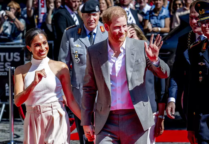 Prințul Harry și Meghan Markle vor pleca spre Castelul Balmoral din Scoția. Regina rămâne sub supravegherea medicilor